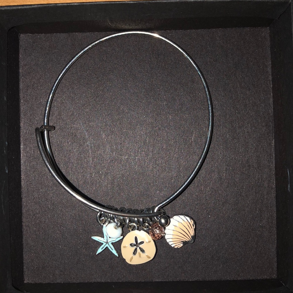 Selling this bracelet